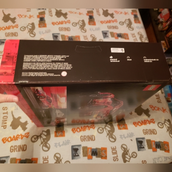 LEGO Technic Ferrari 488 GTE Racing Car - Picture 5 of 6